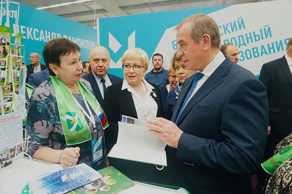 Сергей Левченко: - В законопроекте, ориентированном на закрепление кадров, будет собрано по максимуму все, что необходимо для заботы о молодом поколении. Фото: Пресс-служба правительства Иркутской области