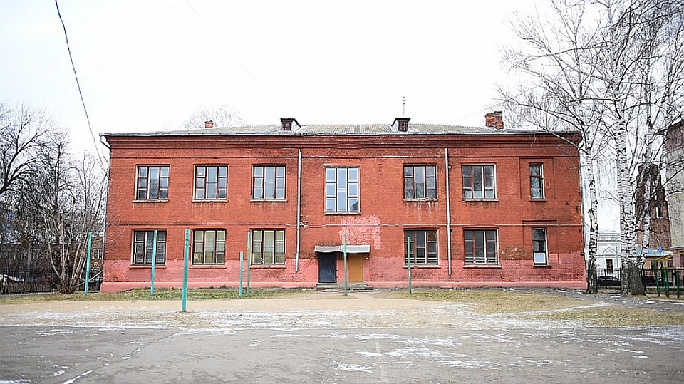 Один из корпусов школы №7 в Ярославле закроют из-за протекающей крыши.