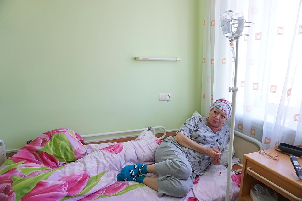 Ирина Полторацкая даже на больничной койке выглядит привлекательной.