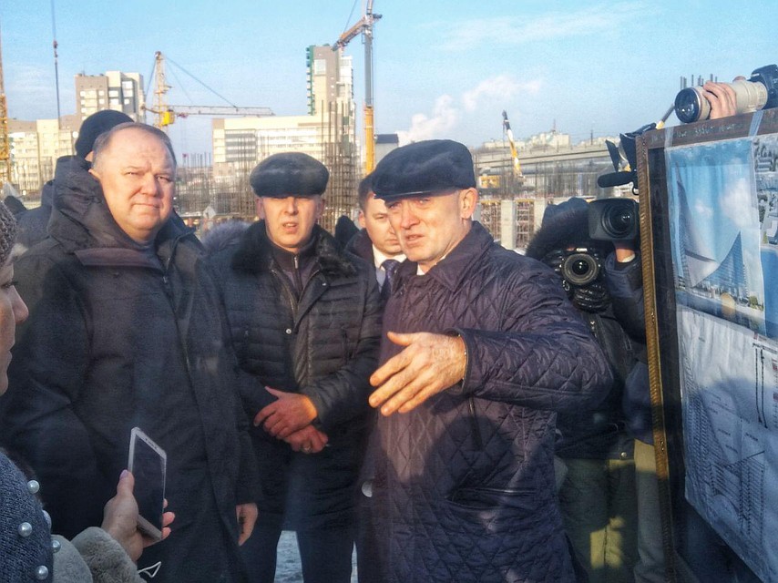 Во вторник, 27 ноября, в Челябинске работает полпред президента в УрФО Николай Цуканов. Вместе с губернатором Борисом Дубровским он осмотрел стройку конгресс-холла "Таганай".