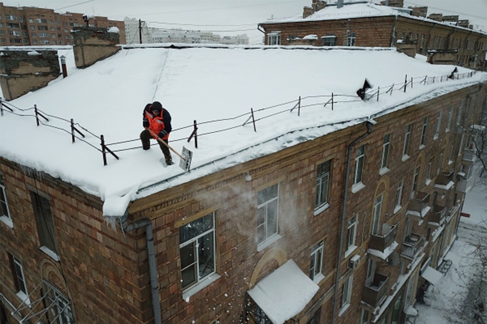 Раньше крыши начинали чистить только в январе