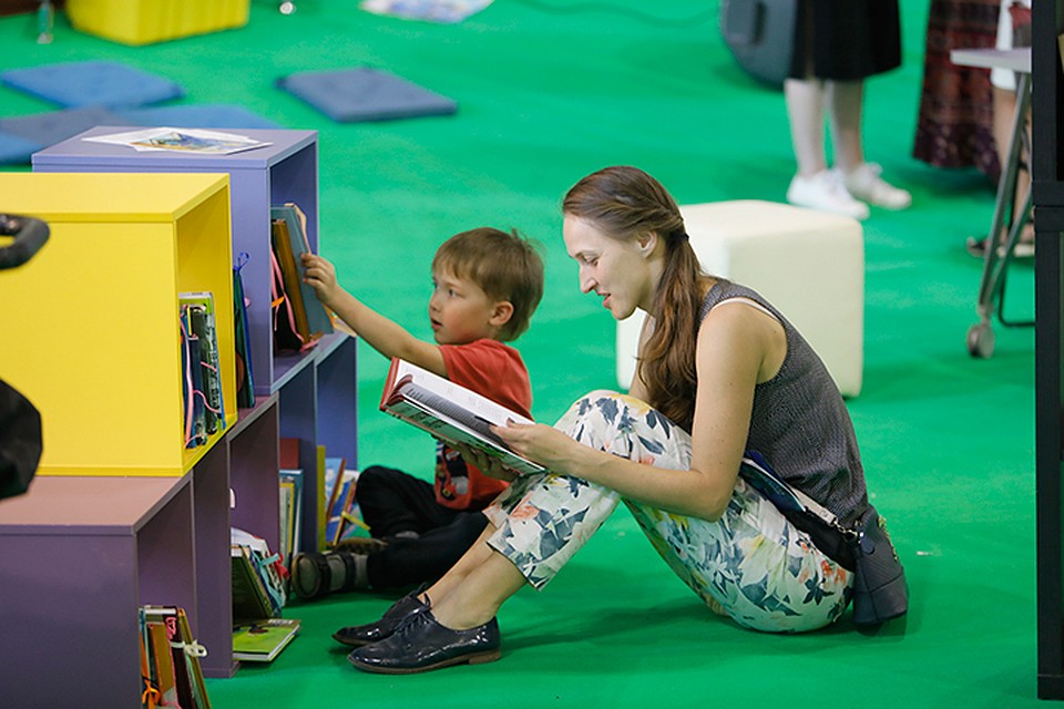 Новогодний книжный салон будет проходить в Петербурге впервые с 13 по 16 декабря 2018 года. Фото Михаил Киреев.