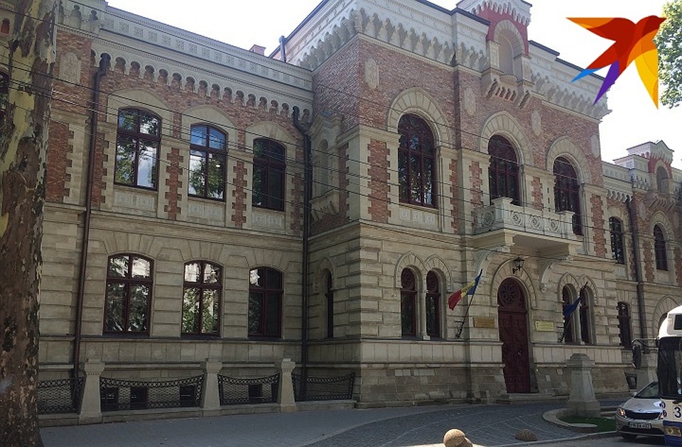 В Художественном музее в Кишиневе - выставка работ А.Плэмэдялэ, автора памятника Штефану чел Маре