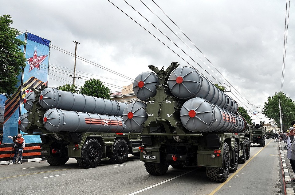 Установки С-400 демонстрировали в этом году на параде Победы в Симферополе