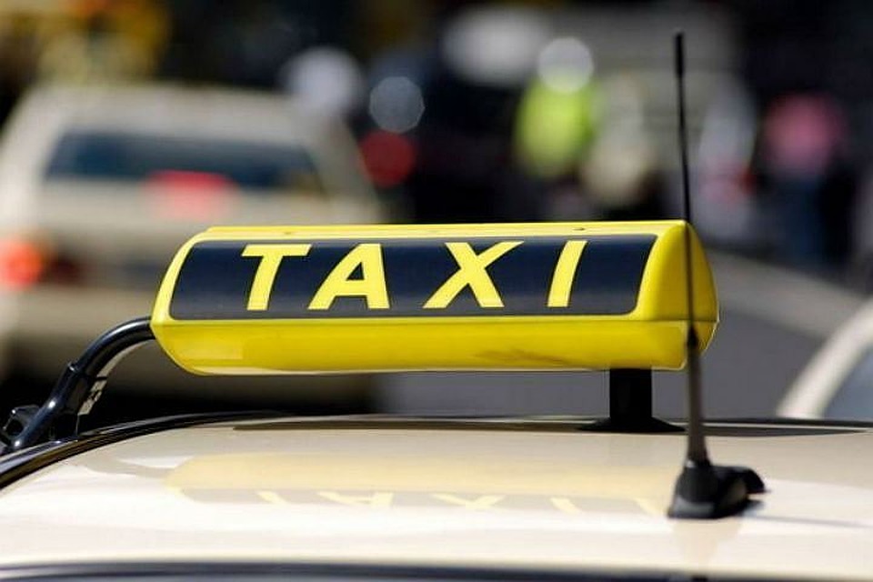 Петербургские депутаты хотят ужесточить требования к таксистам.
