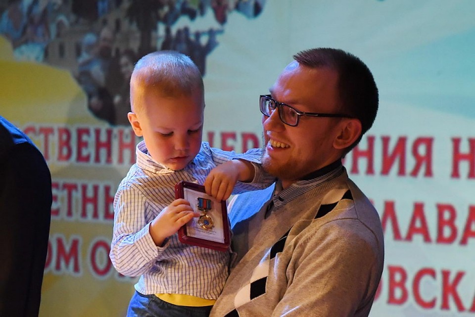 На торжественной церемонии чествовали многодетные семьи Ленинградской области. Фото: lenobl.ru