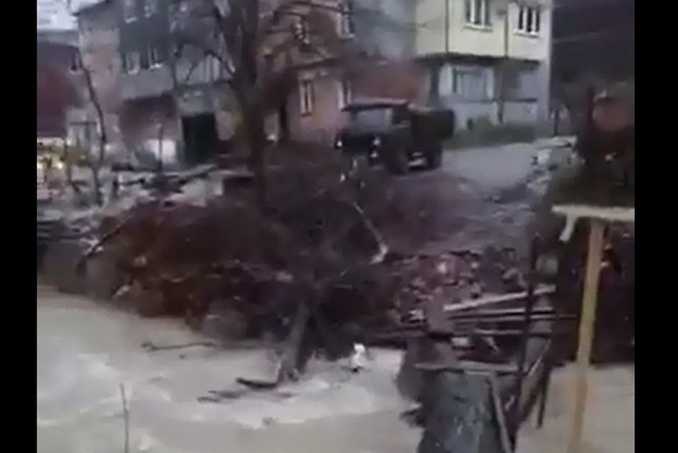 По такому бревну не так просто пройти
