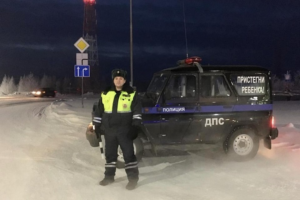 Лабытнангские полицейские спасли замерзающих в заглохшем на трассе автомобиле Фото: 89.мвд.рф