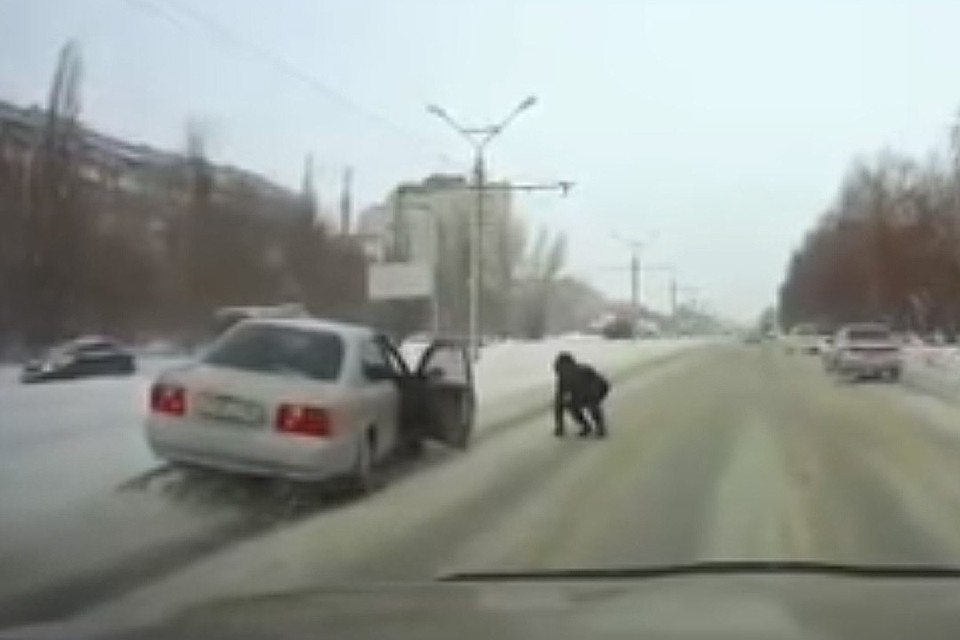 После наезда пострадавший попытался подняться на ноги