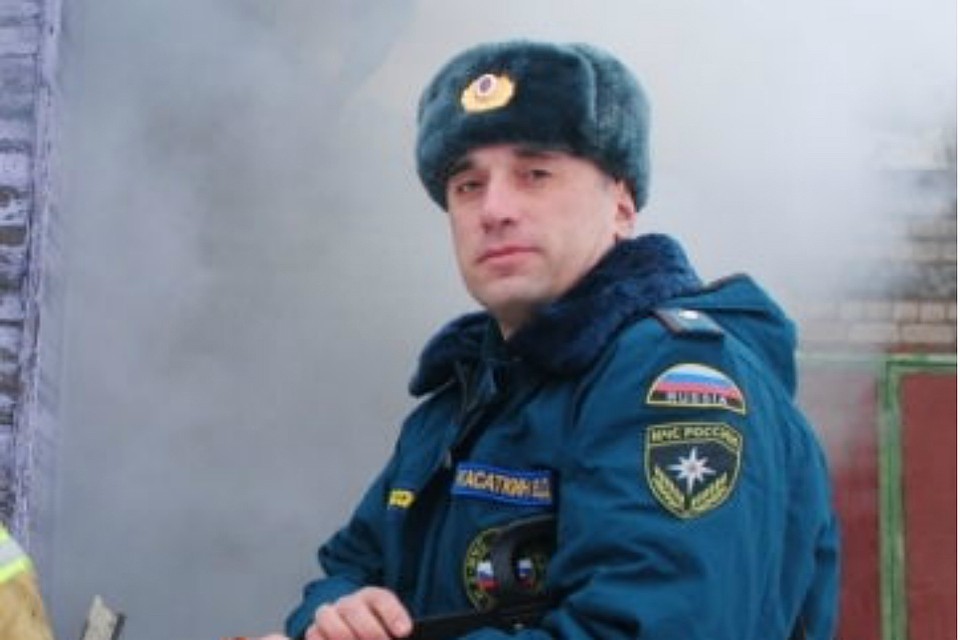 Василия Касаткина наградили благодарственным письмом от отдела МВД России «Слободской». Фото: 43.mchs.gov.ru