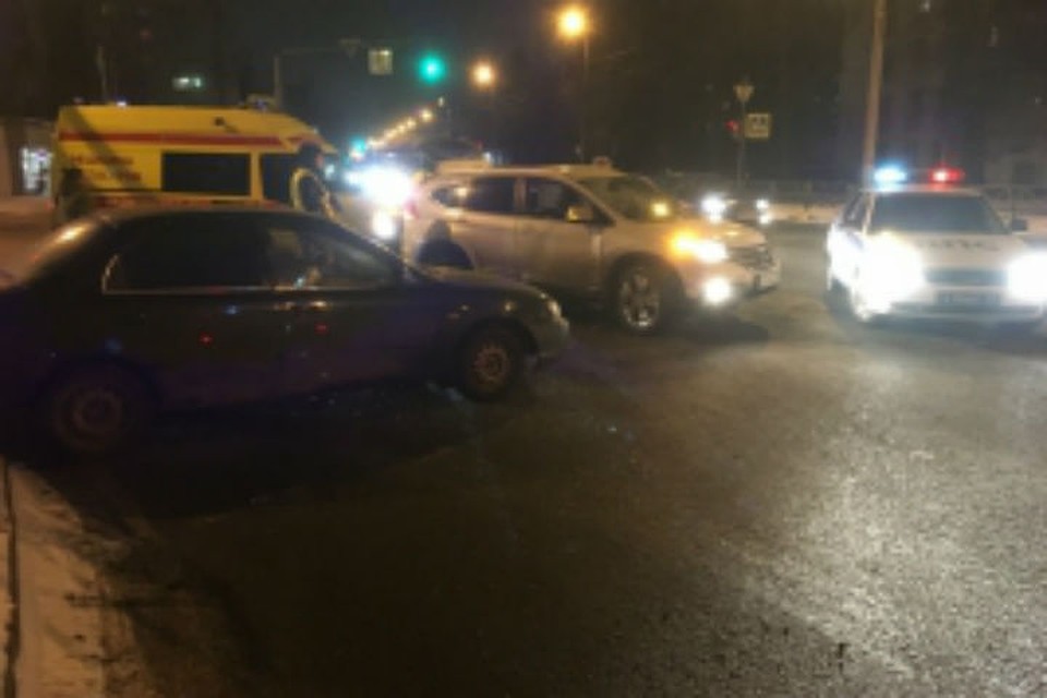 В тройном ДТП в Ярославле пострадал водитель. Фото: МЧС по Ярославской области.