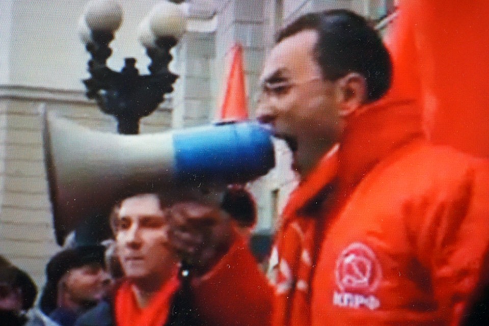 Владимир Бессонов на том самом митинге, который состоялся семь лет назад: через несколько минут произойдет стычка с полицейскими... Фото: стоп-кадр.
