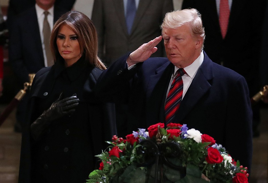 Президент США Дональд Трамп воспользовался кортежем из восьми автомобилей, чтобы проехать 230 метров.