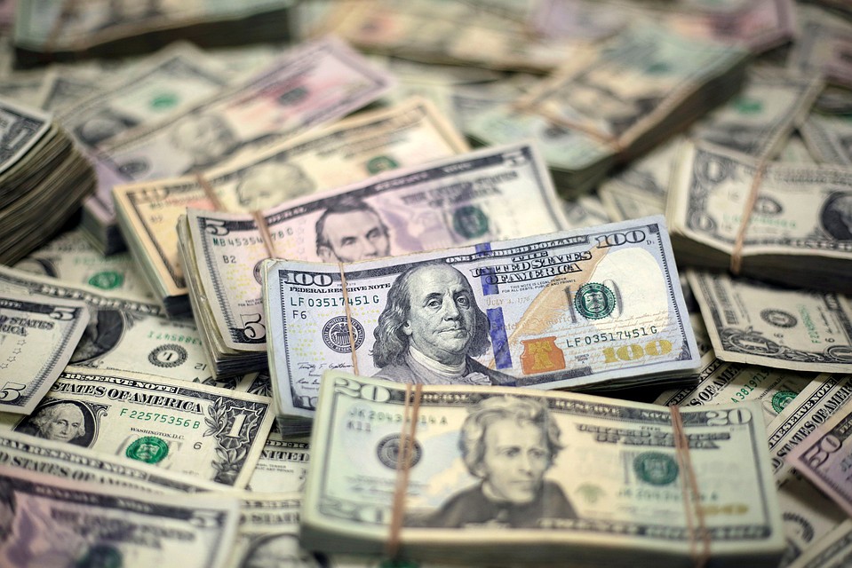 Курс доллара вырос до 66,7 рубля