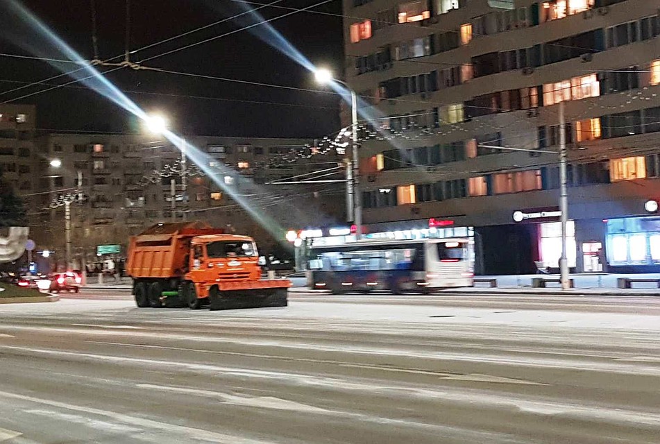 Спецтехника будет работать всю ночь.
