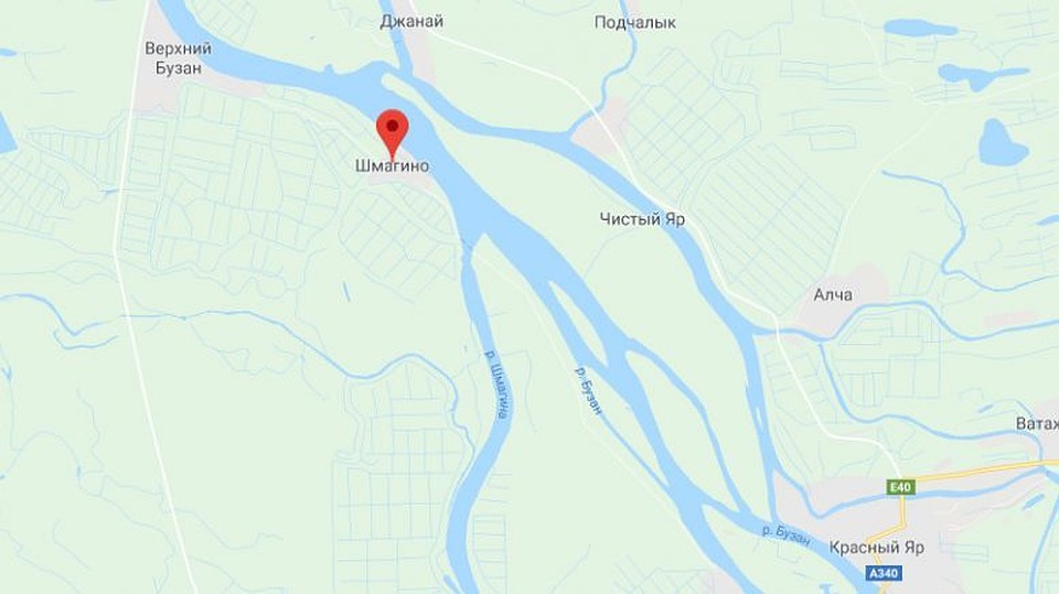 Тело мужчины ищут водолазы.