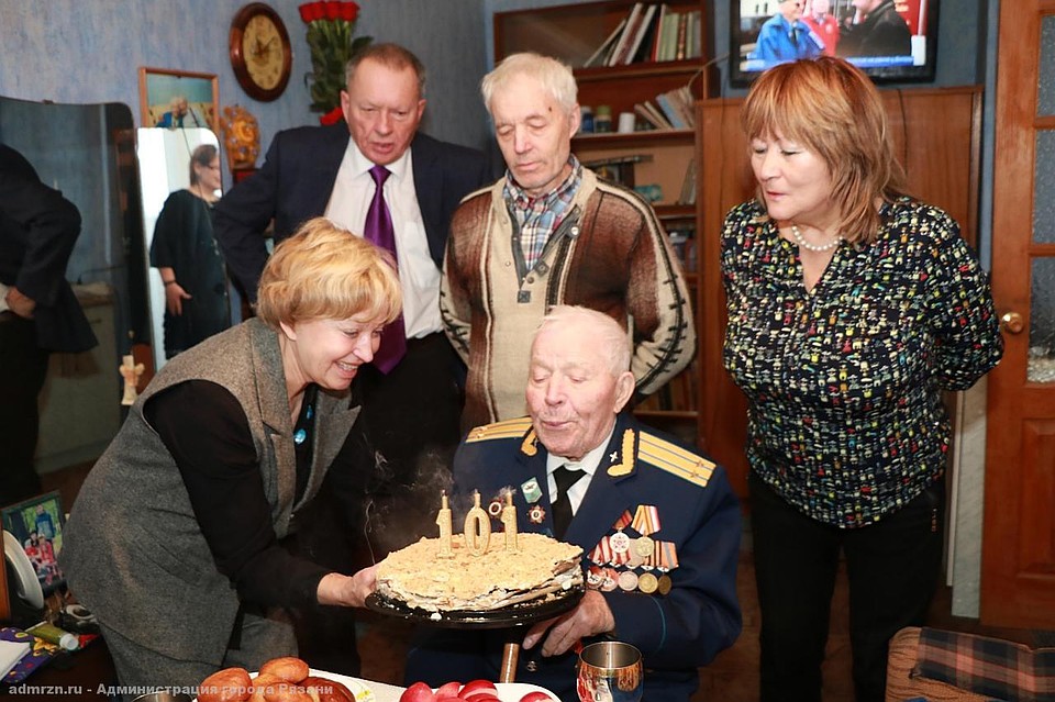 Николай Иванович имеет 5 орденов.