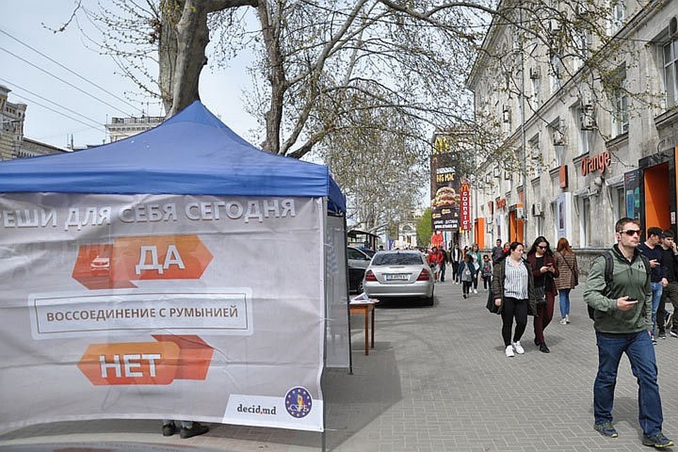 Такие палатки еще недавно можно было заметить на улицах Кишинева.
