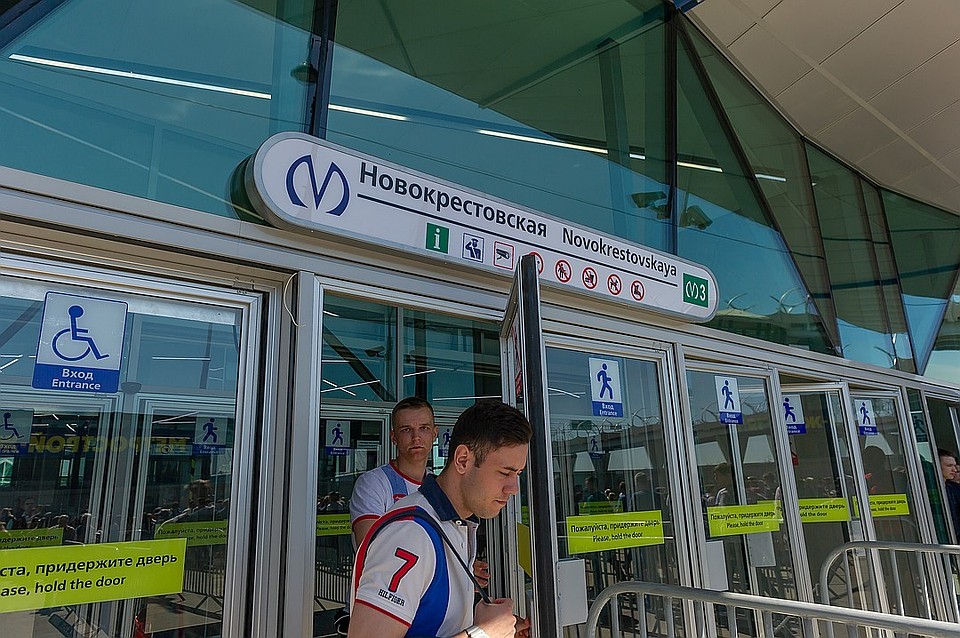 Почти половина жителей города на Неве хотела бы вместо "Новокрестовской" - "Зенит".