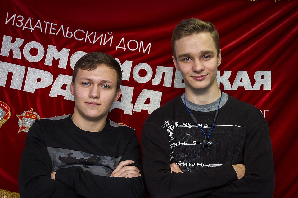 Евгений Гоголев и Алексей Макеев, ученики Екатеринбургский энергетический техникум