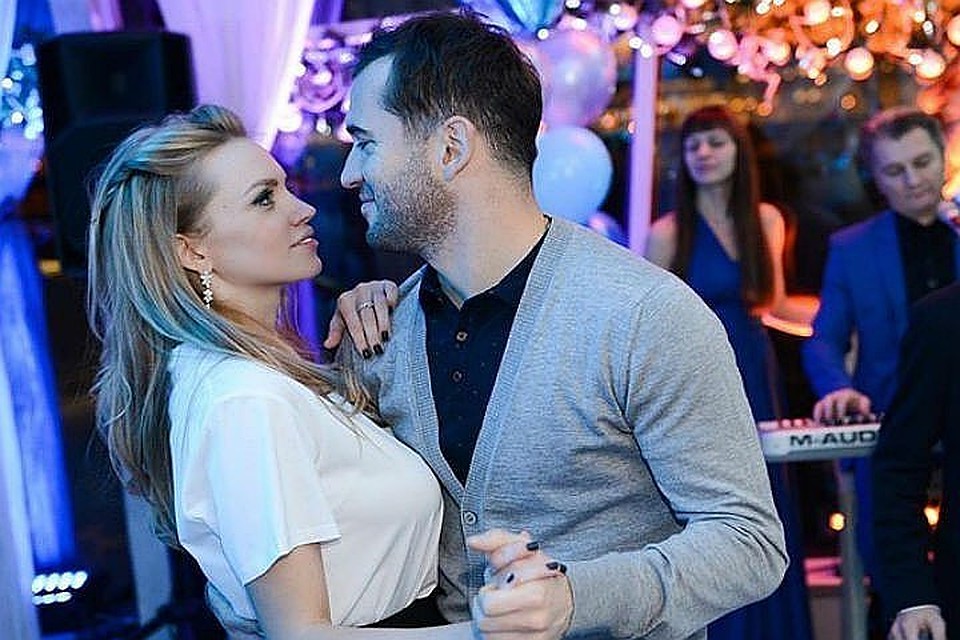 Кержаков делит ребенка с женой Миланой. Вот уже несколько месяцев.