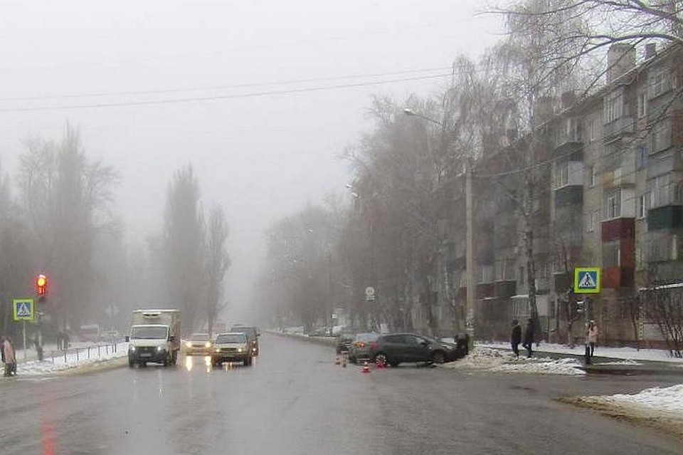 В ДТП на улице Папина пострадал водитель "ВАЗа"