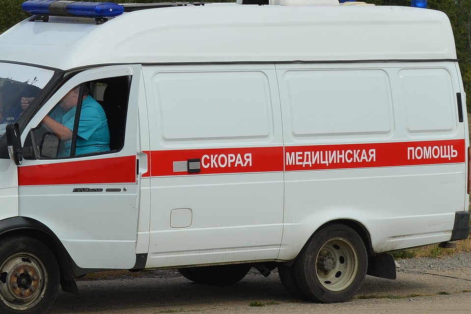 В аварии пострадал водитель, а также 2 пассажира иномарки