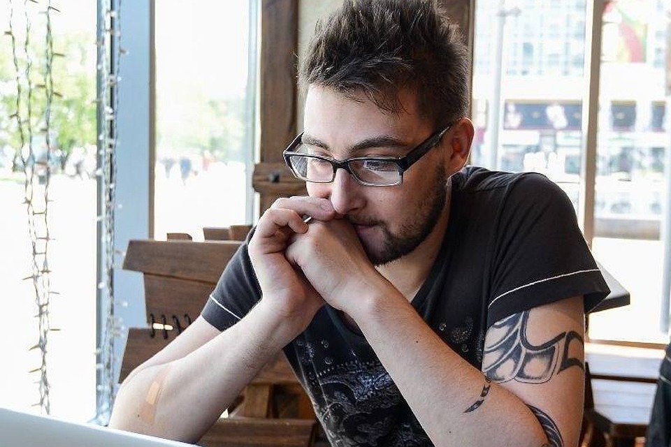 Консультант Виталий Гринь уверяет, что перевод сделал без всяких раздумий: просто хотел помочь.