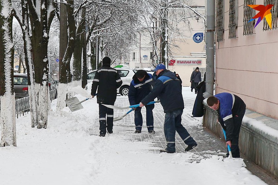 Снегопады прибавили работы службам ЖКХ.