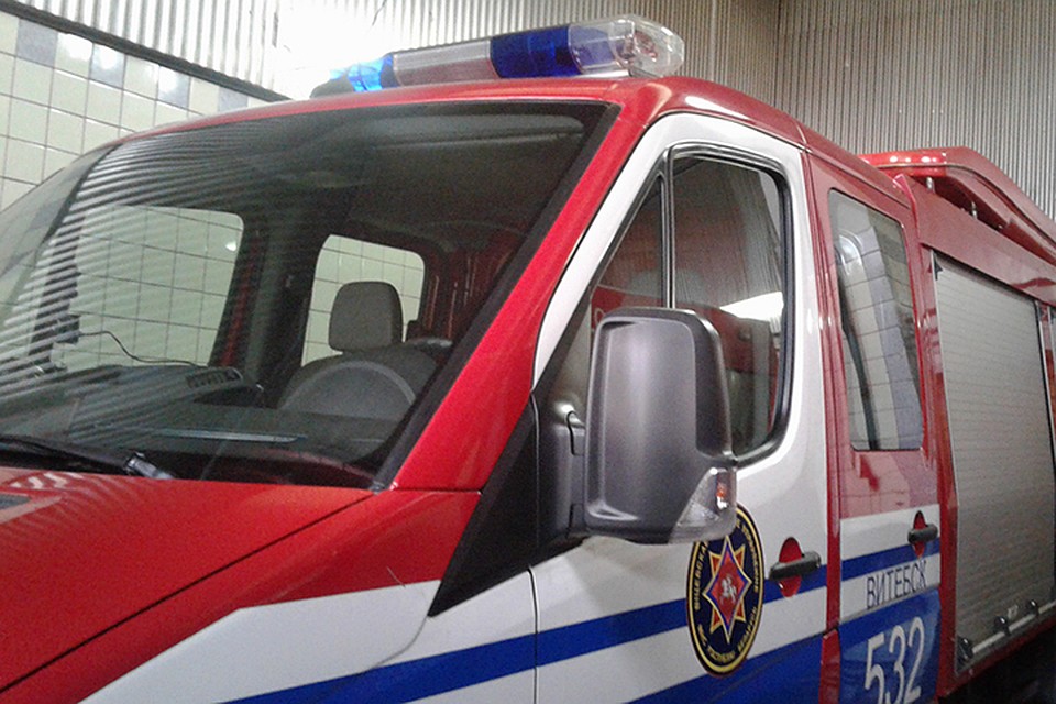Спасатели потушили пожар в помещении швейного предприятия.