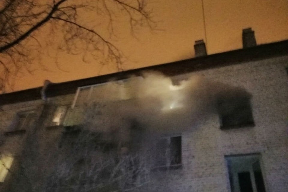 В Петербурге загорелась жилая квартира