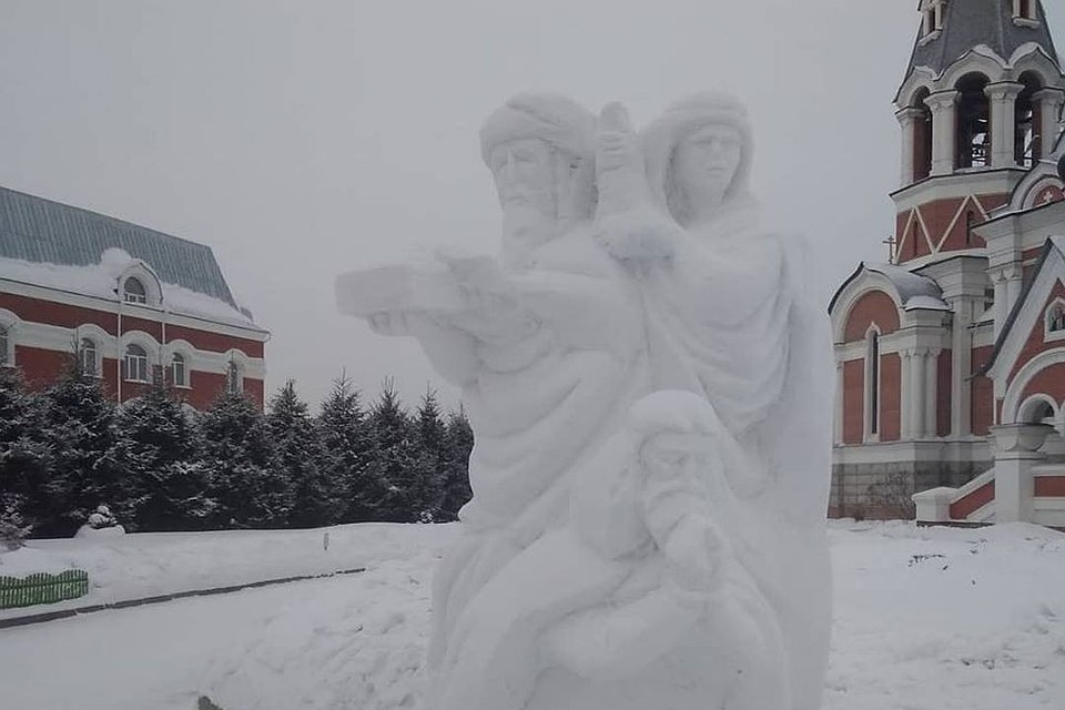 Скульптура волхвов украсила Преображенский кафедральный собор. Фото: Иван Квасницкий.