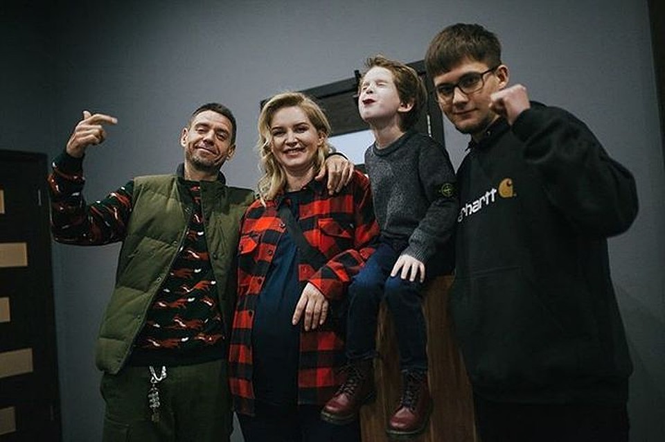 Лидер группы Brutto и его супруга актриса Светлана Зеленковская скоро родят 5-летнему Макару братика или сестричку. Фото: Инстаграм.