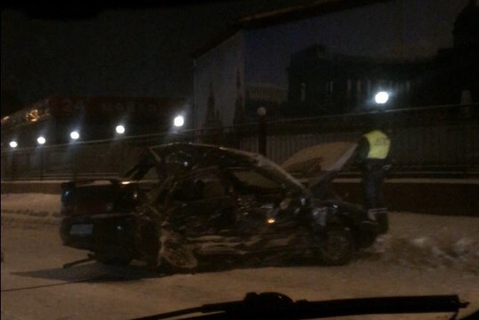 В Невском районе Петербурга произошло смертельное ДТП в ночь на 5 января. Фото: Группа ВКонтакте "ДТП и ЧП | Петербург".