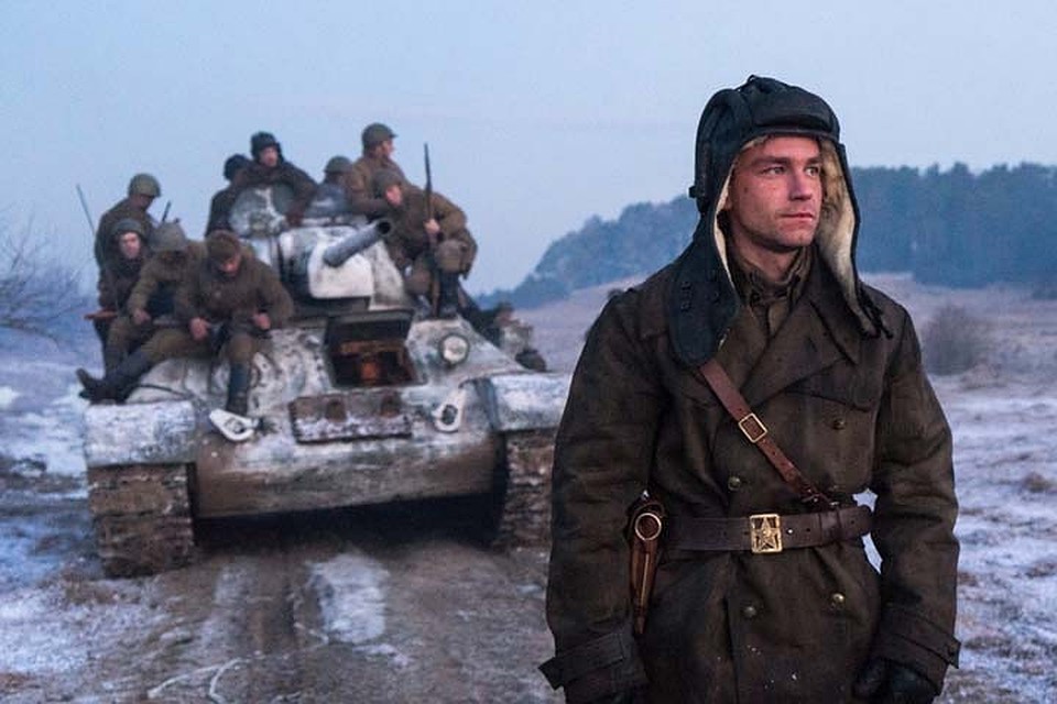 Перед зрителем очень подробно разворачивают два танковых сражения с участием "тридцатьчетверки" и гениального экипажа под командованием Саши Петрова