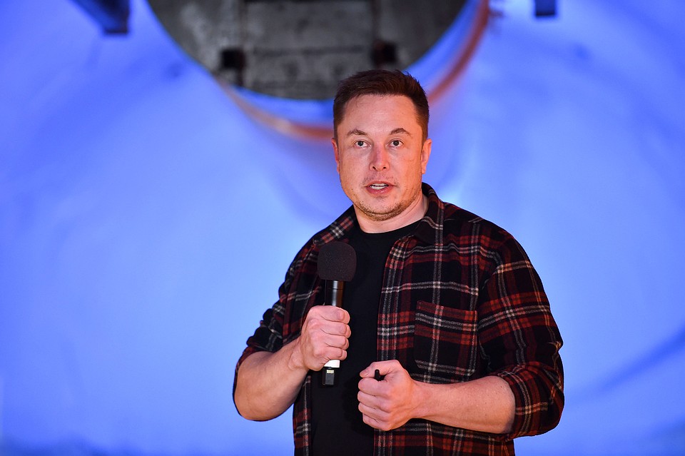 Основатель компании Tesla Илон Маск объявил о начале строительства автомобильного завода в китайском Шанхае