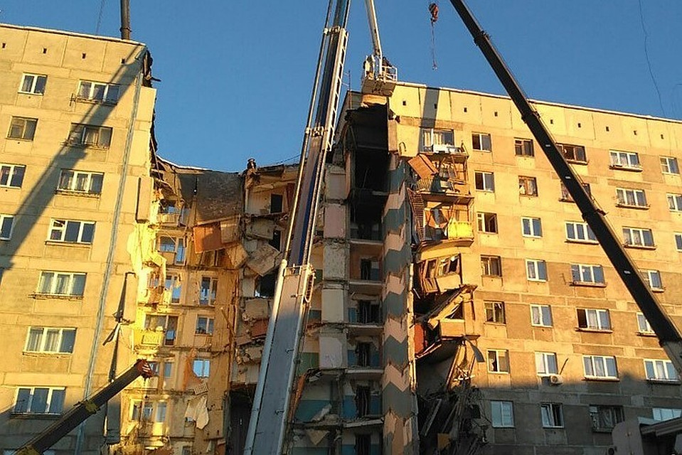 По мнению экспертов, в уцелевшей части дома можно жить.