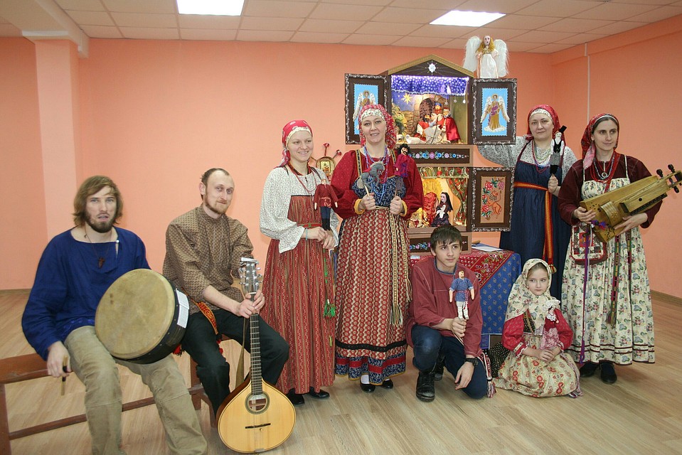 В программе праздника - рождественский вертеп, новогодняя сказочная история, народные песни и игры. Фото: ДМЦ