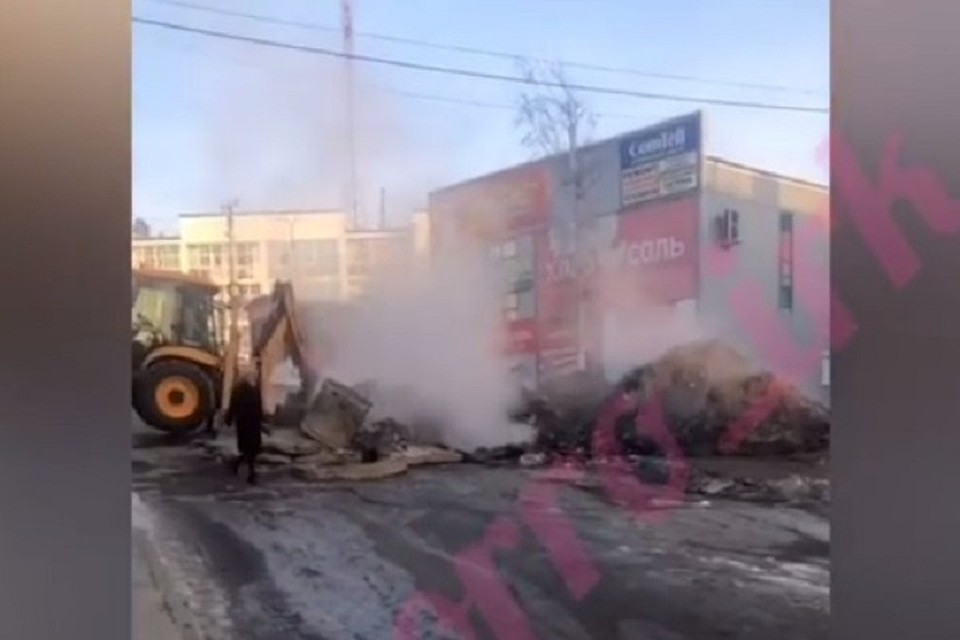 Коммунальная авария в Иркутске: 39 домов в микрорайоне Березовый остались без отопления и горячей воды. Фото: место проведения восстановительных работ. Аккаунт Ревизорро Иркутск в «Instagram»