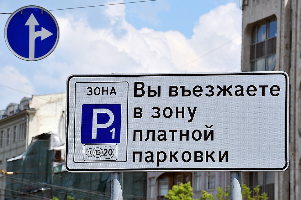 Парковка расположена на площади в 7,4 тысячи квадратных метров
