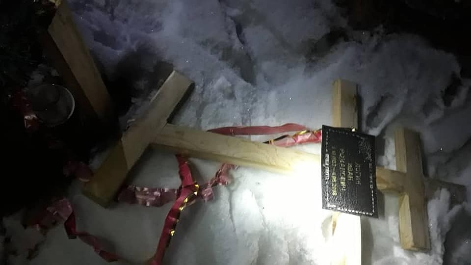 Вандалы сломали кресты на кладбище в селе Ананьево