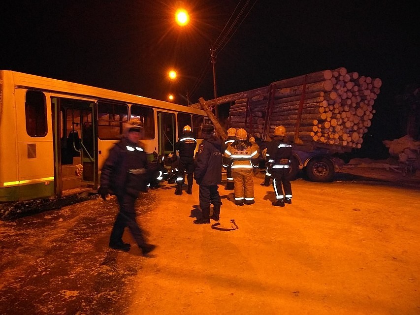 В аварии пострадали более 20 человек