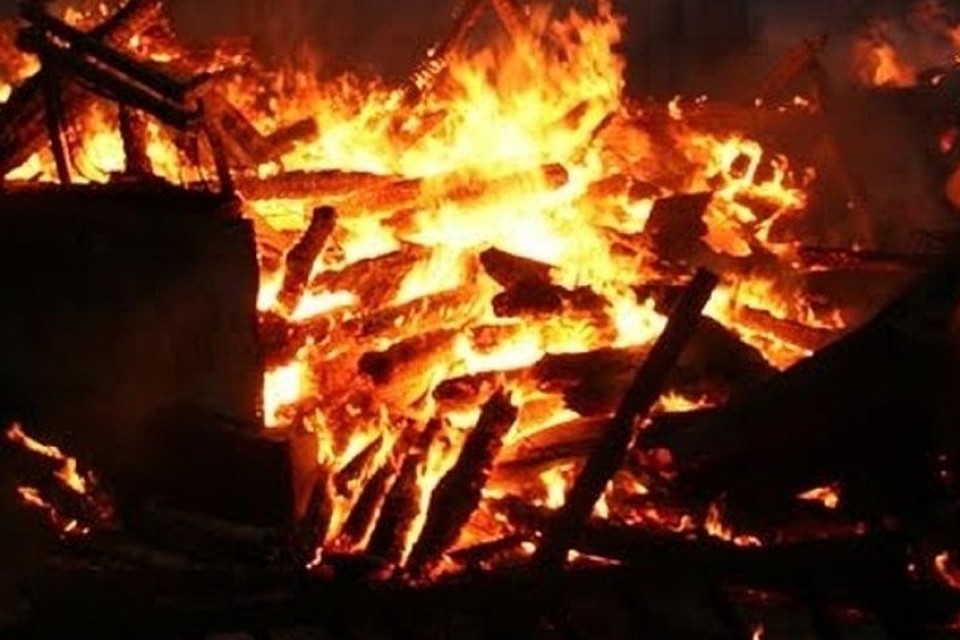 В сгоревшем доме в Кузбассе нашли труп 64-летнего мужчины. Фото: архив КП.