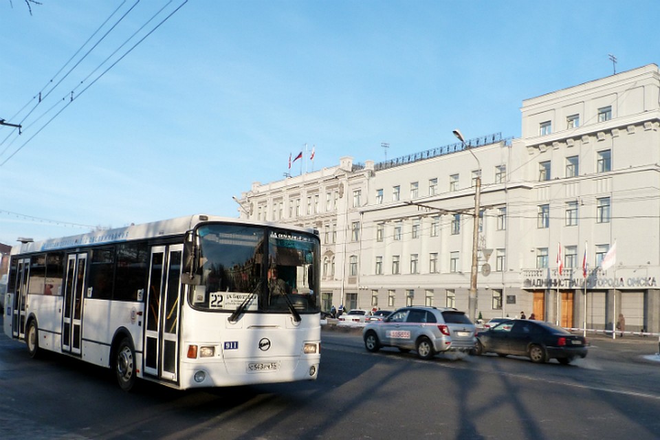 Омская прокуратура проверит, почему в транспорте не принимали безналичную оплату проезда