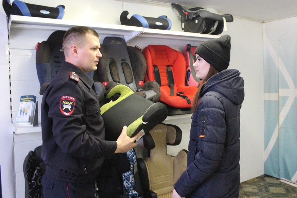 Рассчитан пункт на тех родителей, у кого своего автомобиля нет, а нужно, скажем, куда-то ехать на чужой машине. Чтобы не покупать специально для этого удерживающее устройство, его можно взять в прокат на время.