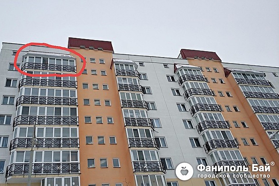 В Фаниполе годовалая внучка закрыла бабушку на балконе 10-го этажа Фото: vk.com/fanipolby