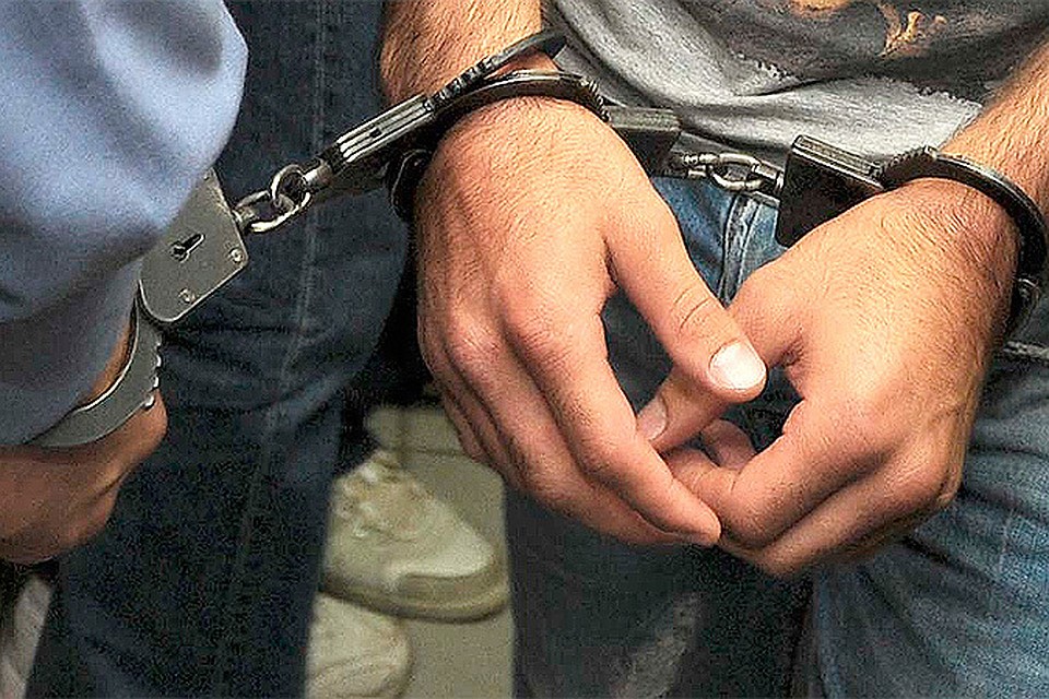 Появились первые подробности о мужчине, который попытался захватить самолет рейса Сургут-Москва.