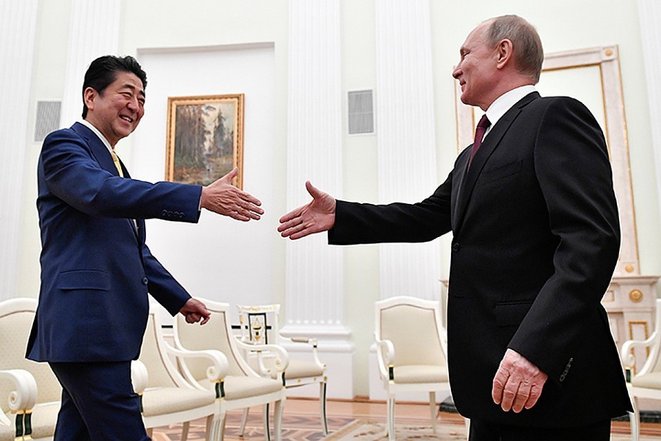 Премьер-министр Японии Синдзо Абэ и президент РФ Владимир Путин