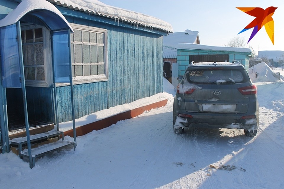 Удивительно, но семья по-прежнему живет в этом доме.
