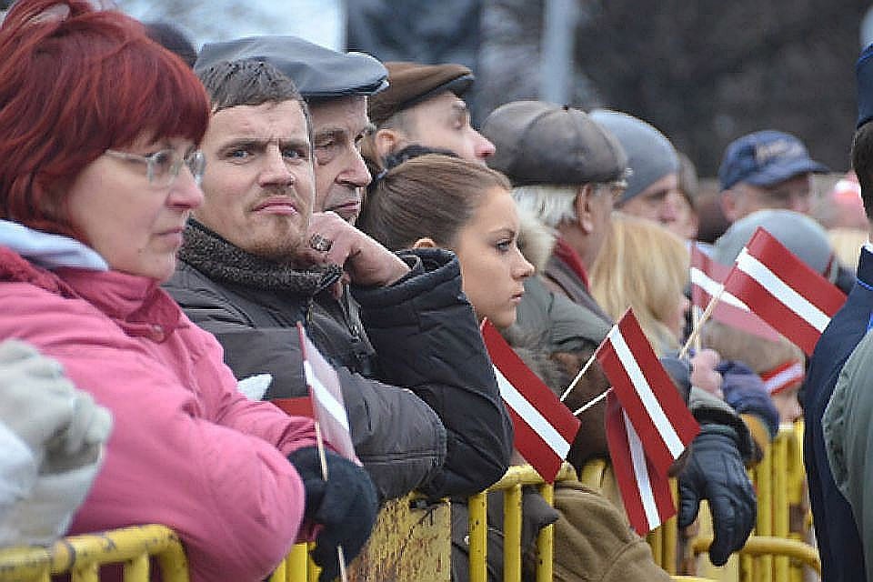 Большинство жителей Латвии не участвует в общественной жизни.